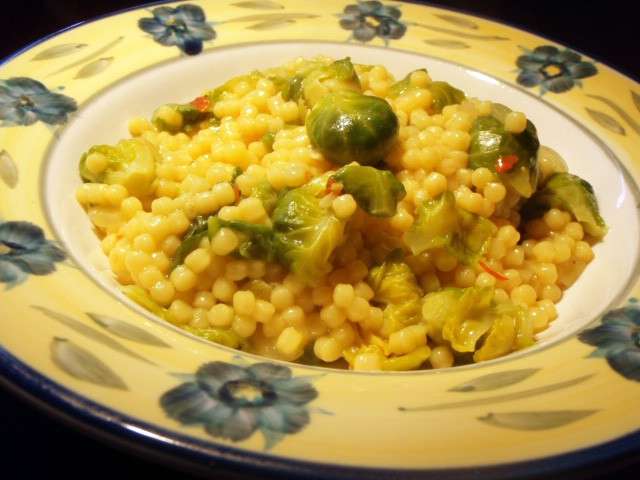 Fregola con cavolini