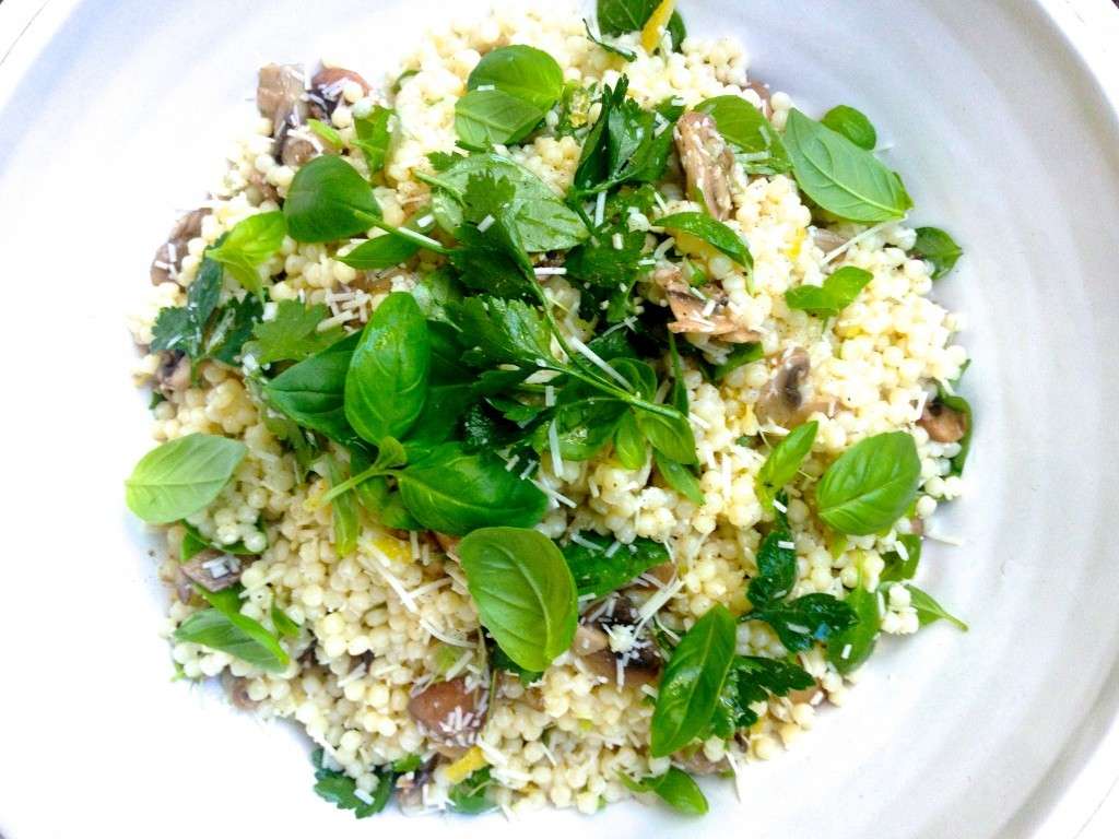 Fregola con funghi e basilico