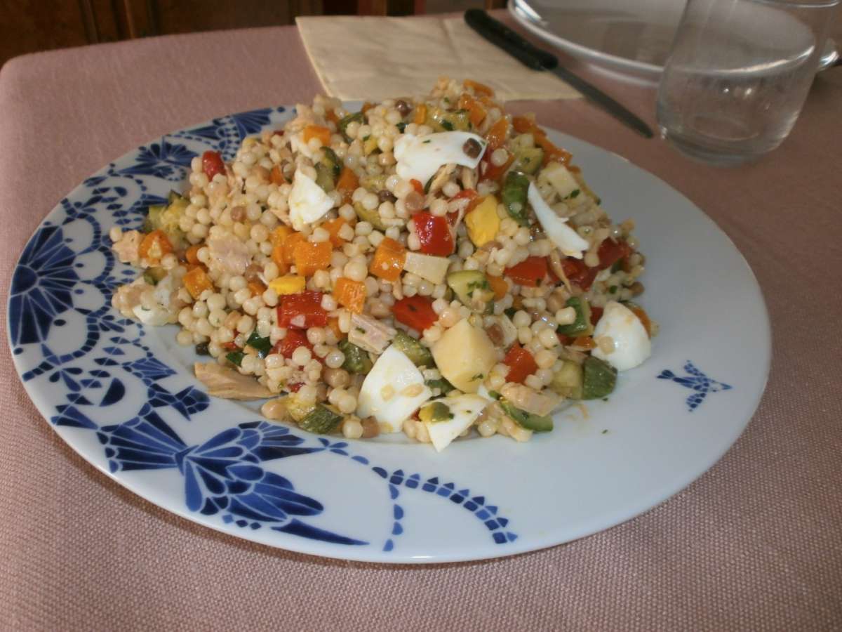 Fregola con verdure all'insalata