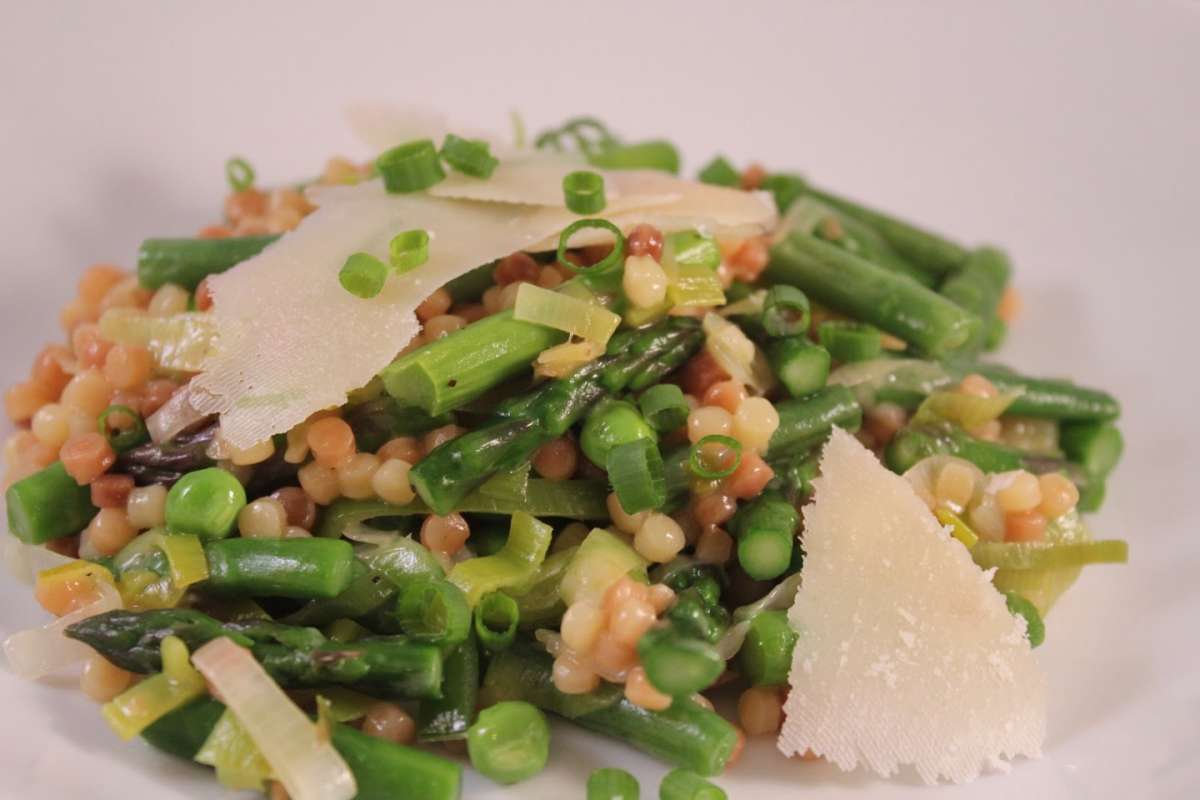 Fregola sarda con asparagi e parmigiano