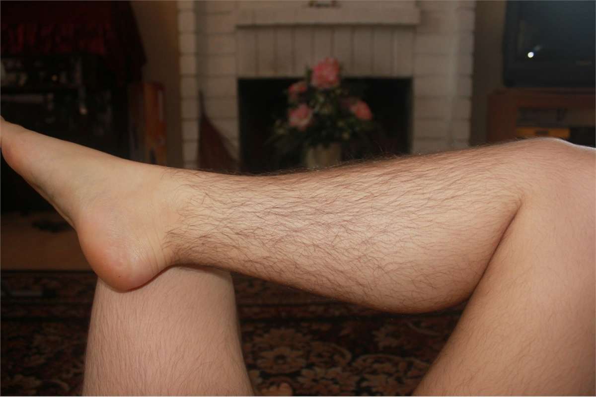 Gambe femminili pelose