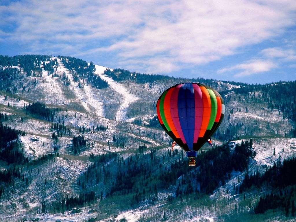 Gita in mongolfiera sulle montagne