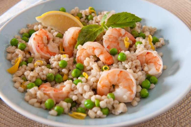 Insalata di orzo con gamberetti