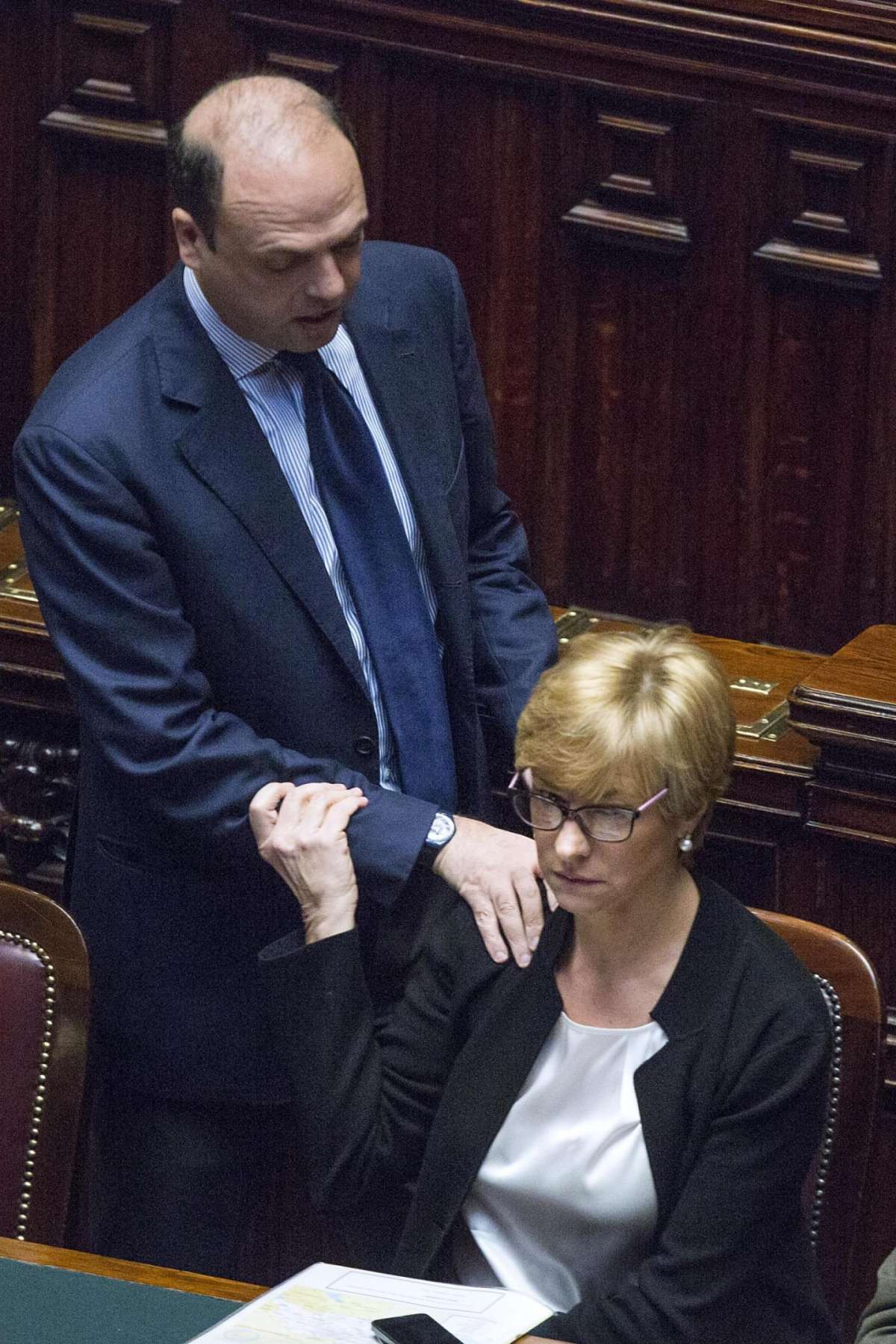 Outfit sobrio per Roberta Pinotti