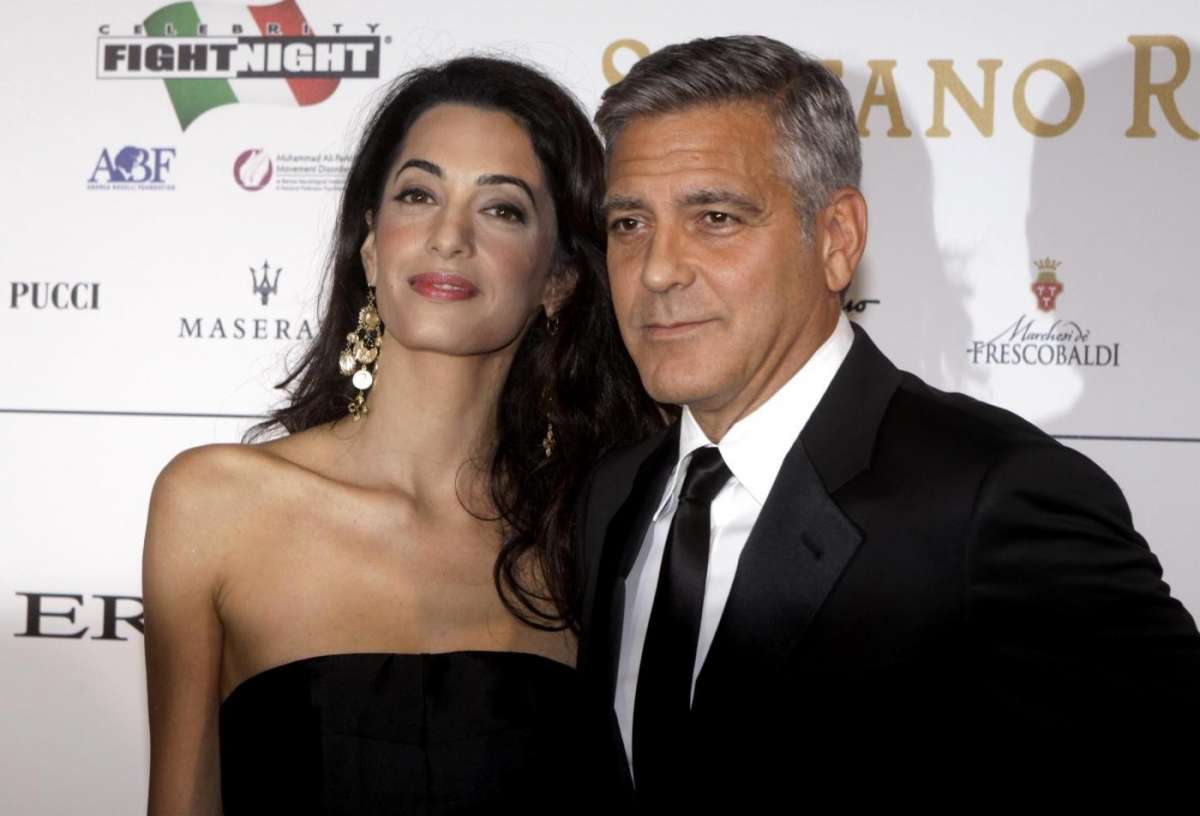 Primo piano di George e Amal