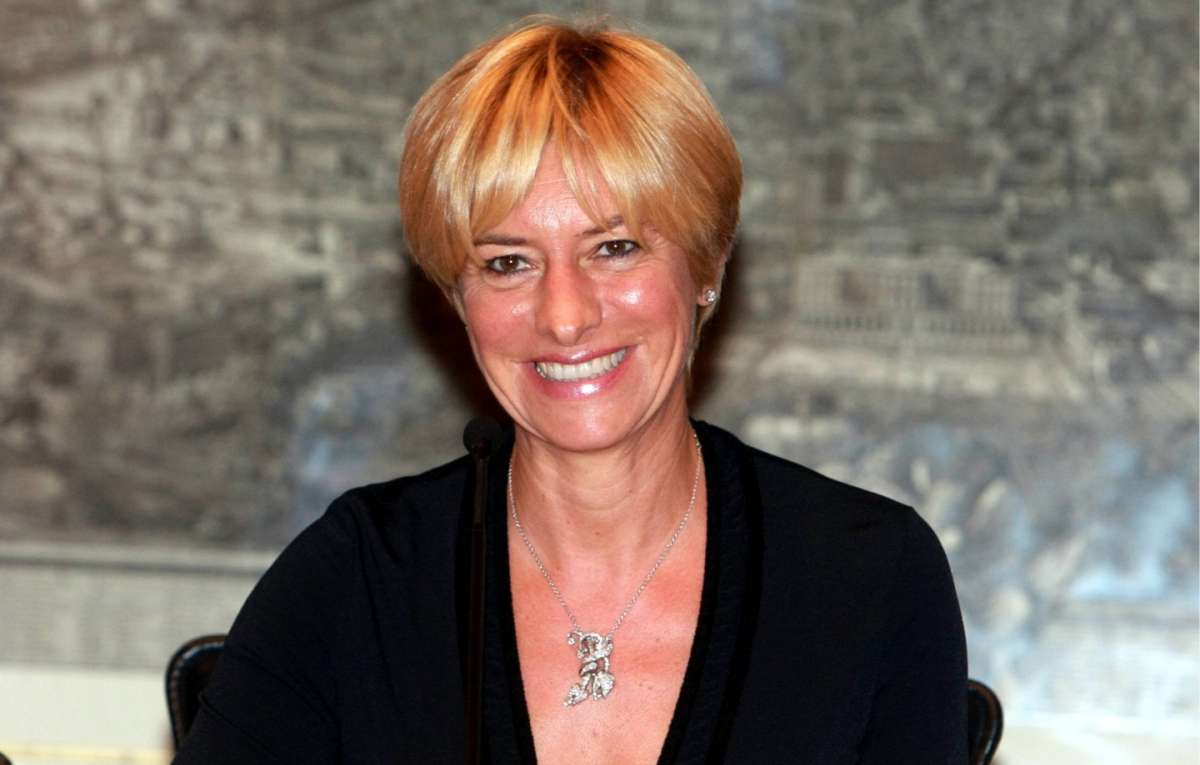 Roberta Pinotti, sobria e classica