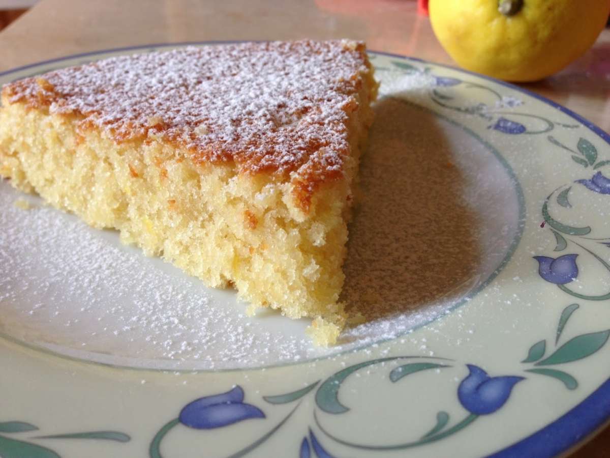 Torta di riso con zucchero a velo