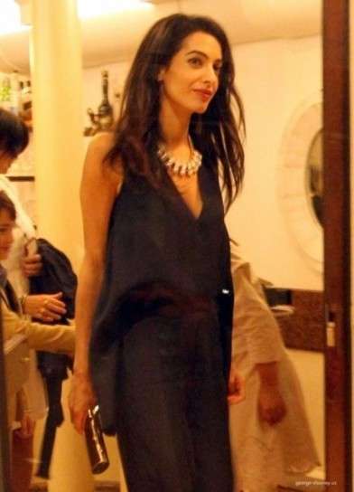 Abito nero per Amal Alamuddin