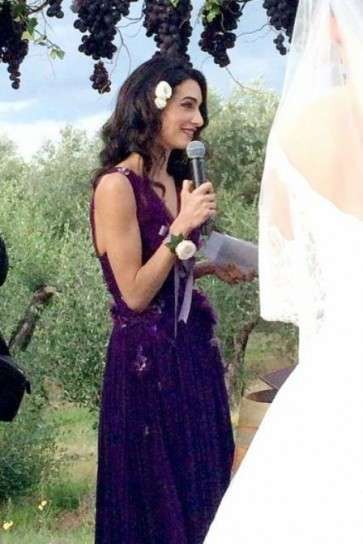 Abito viola per Amal Alamuddin