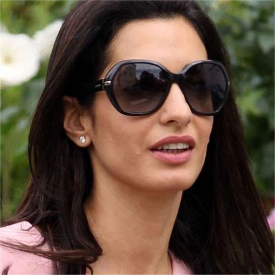 Amal Alamuddin adora gli occhiali da sole oversize