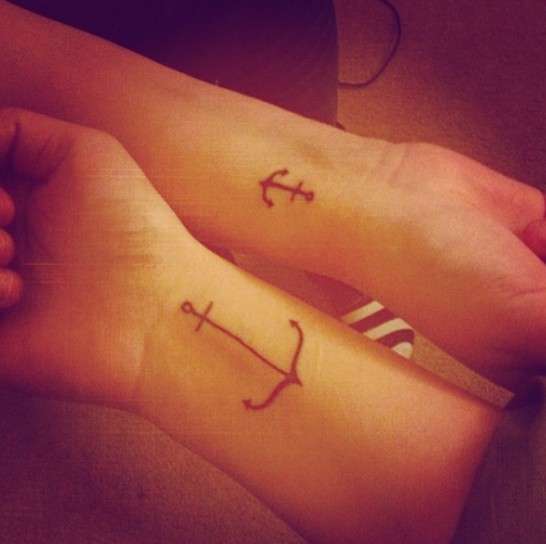 Ancore da tatuare per sorelle