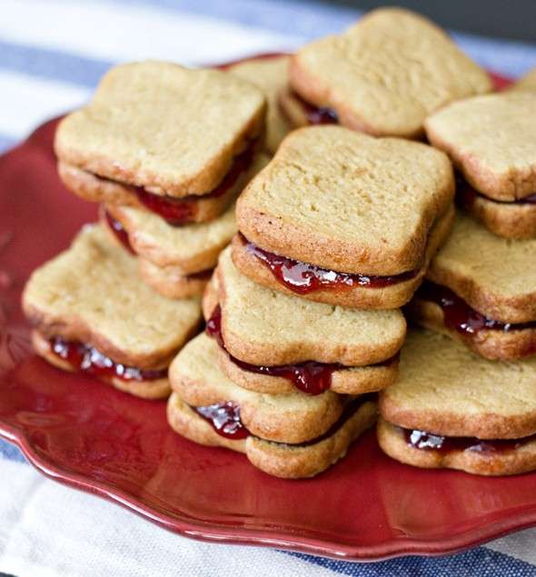 Biscotti con burro d'arachidi e marmellata