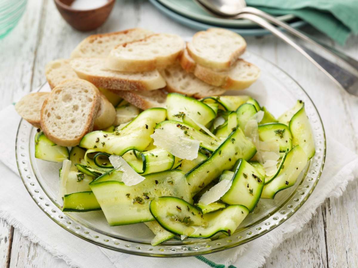 Carpaccio di zucchine con crostini