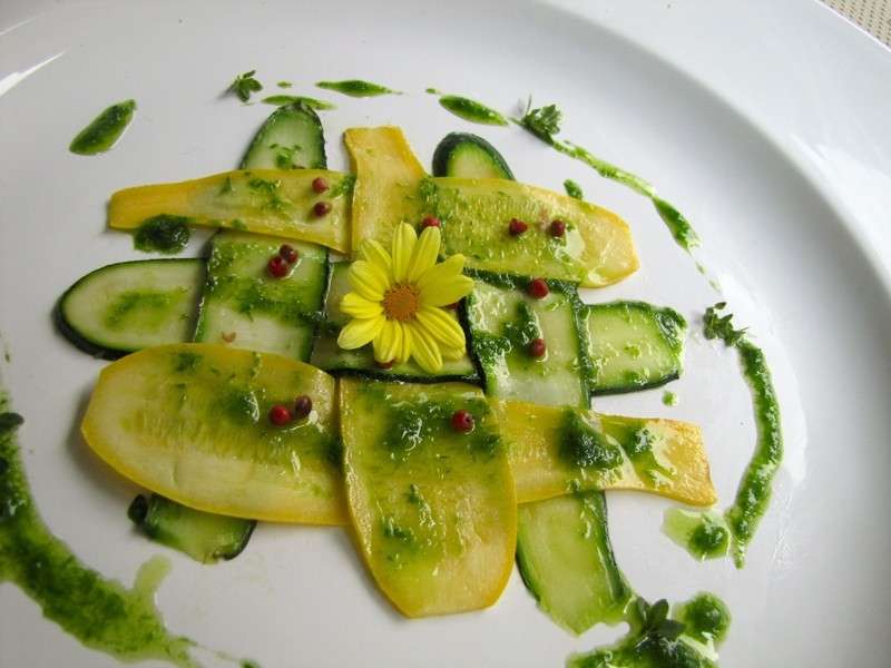 Carpaccio di zucchine con pesto