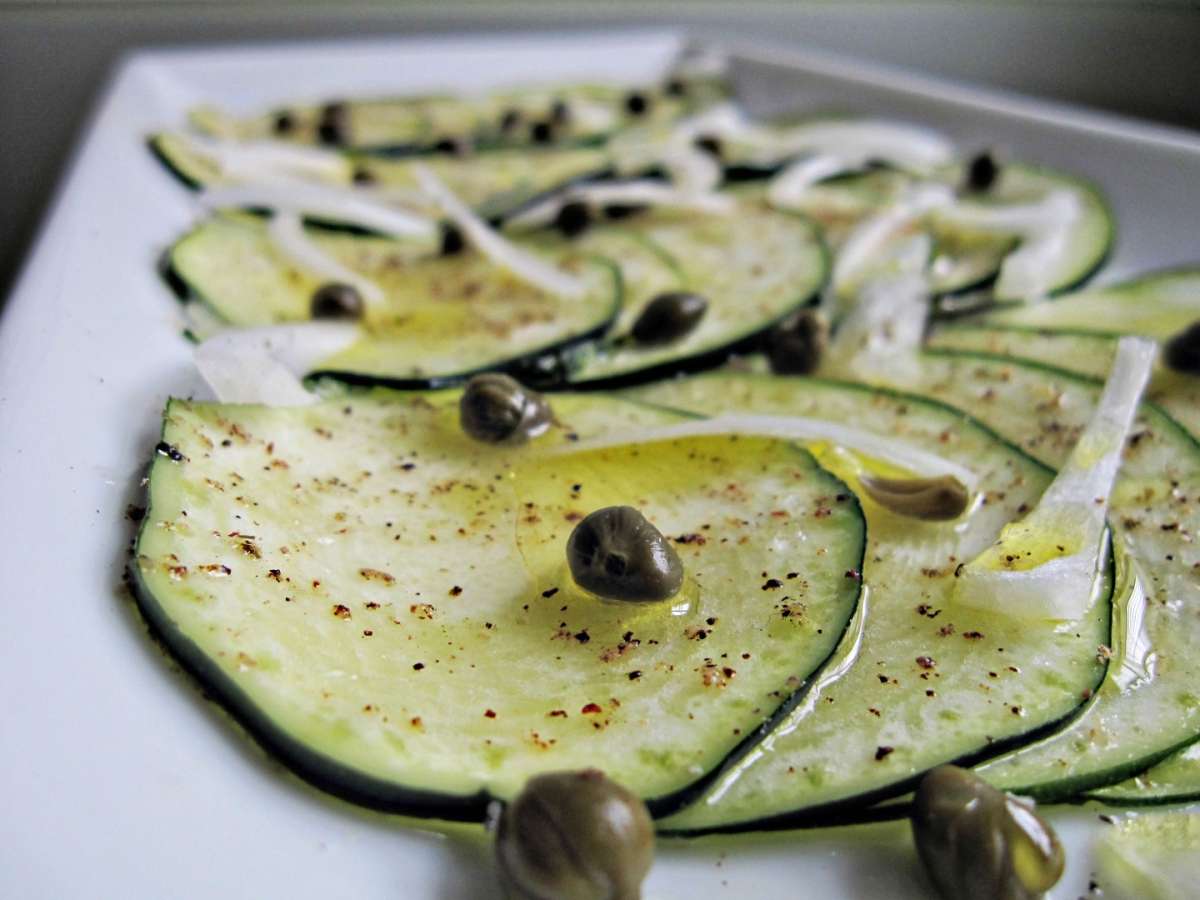 Carpaccio di zucchine e capperi