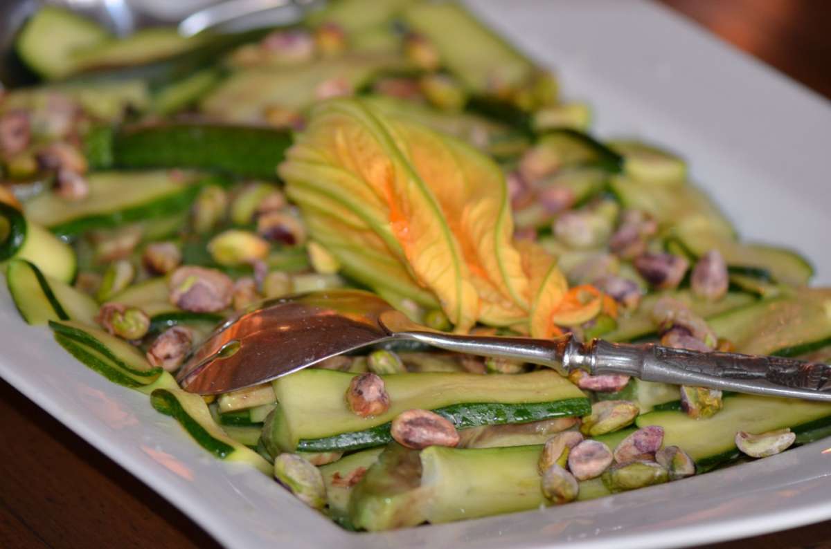 Carpaccio di zucchine e pistacchi