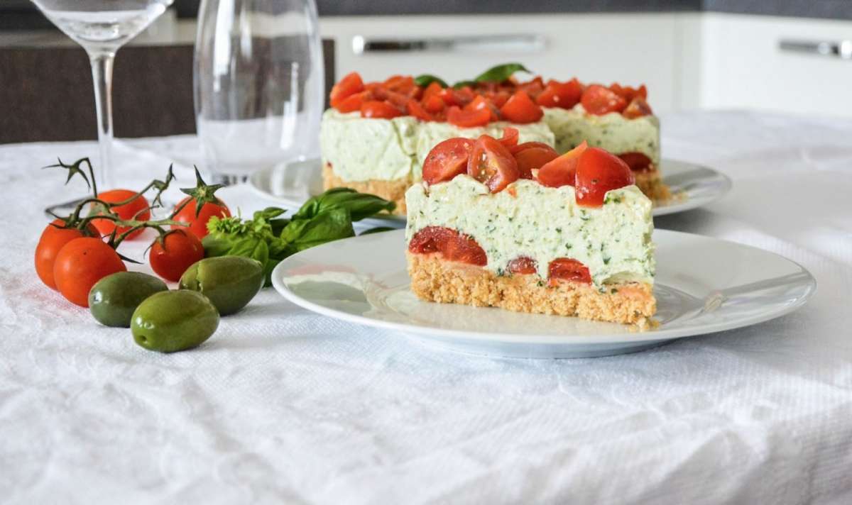 Cheesecake salata ai pomodorini