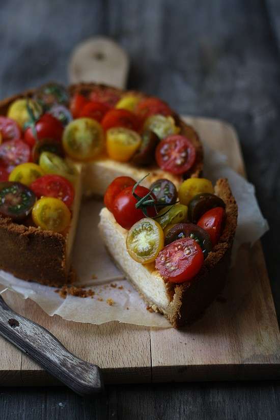 Cheesecake salata con pomodori