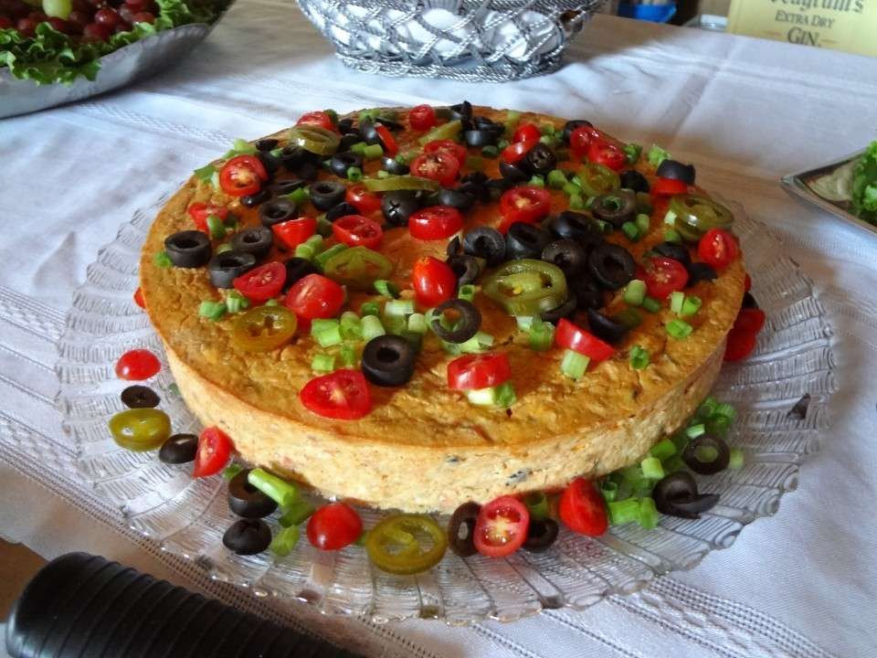 Cheesecake salata con pomodorini e olive