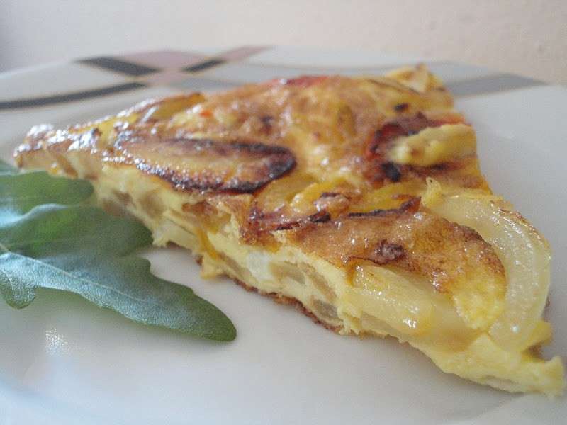 Fetta di frittata con cipolle