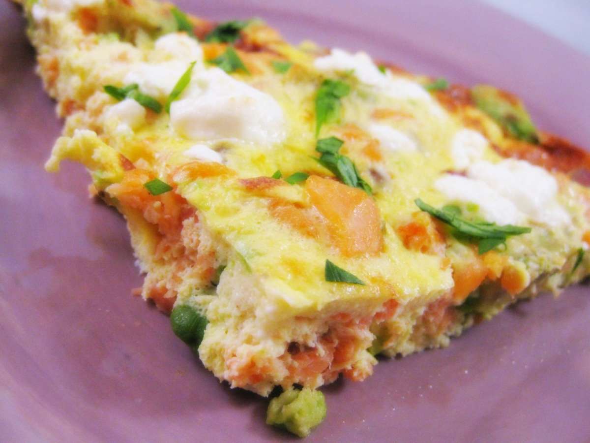 Frittata al salmone, mozzarella e verdure