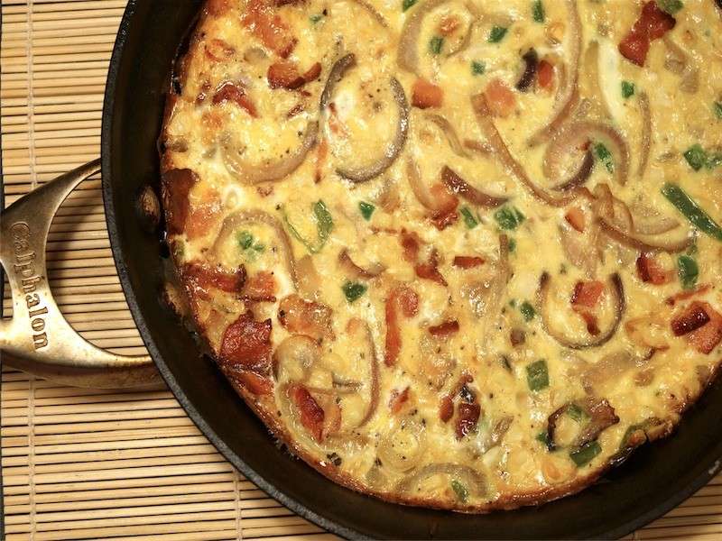 Frittata con cipolle, mais e bacon