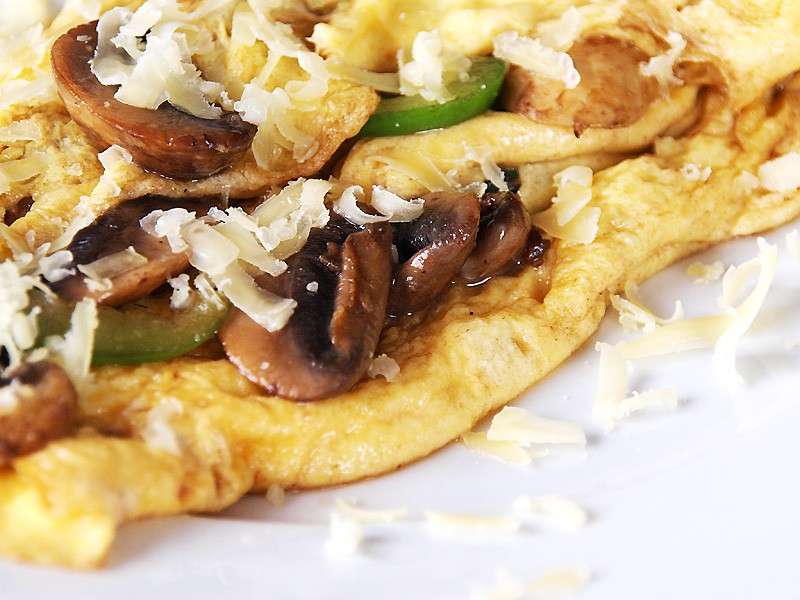 Frittata con funghi e peperoni verdi