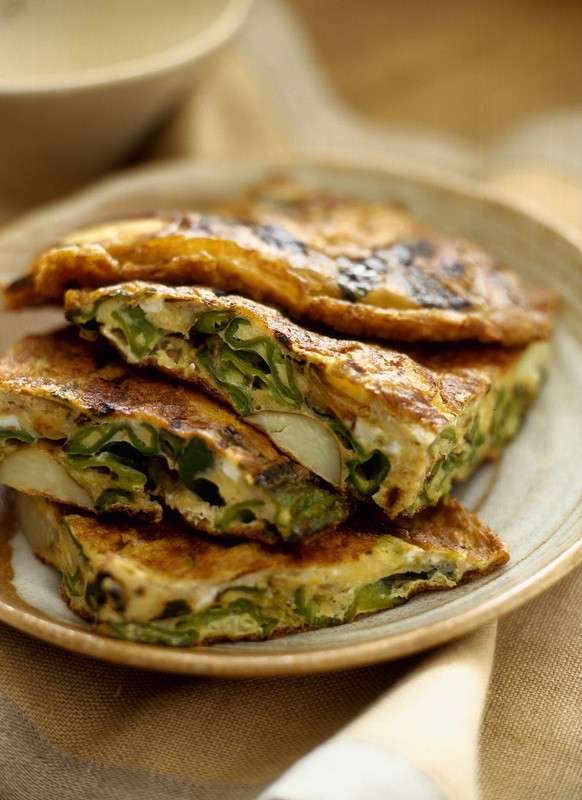 Frittata con peperoni verdi e salvia