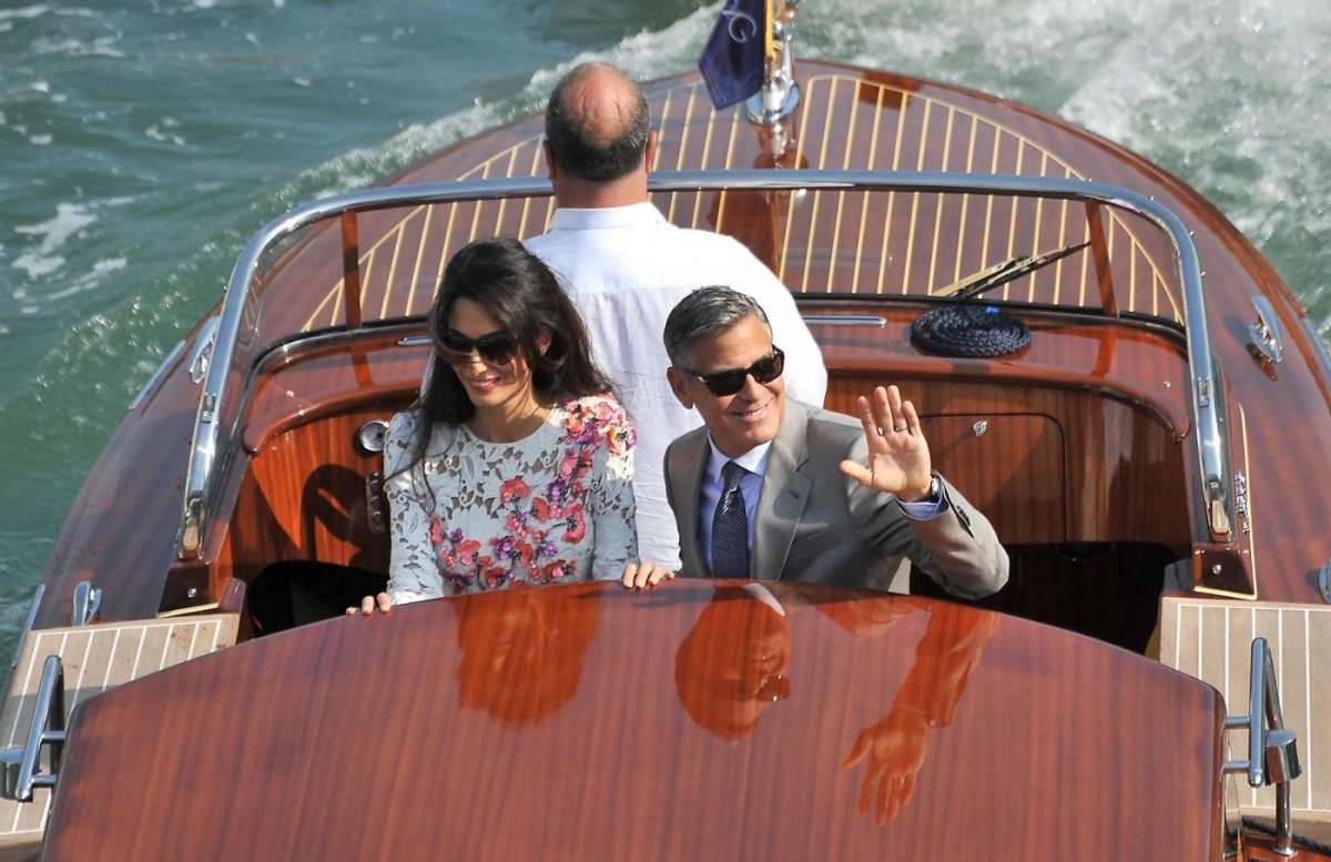 George e Amal sorridenti a Venezia