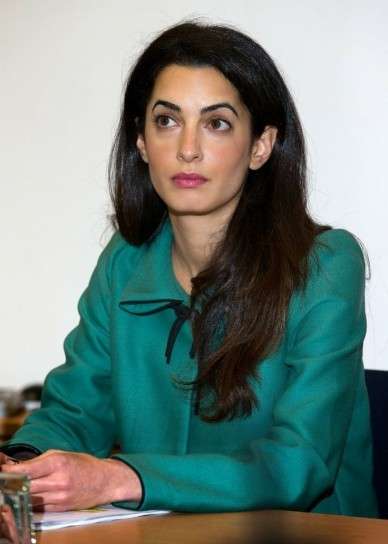 Giacca verde per Amal Alamuddin