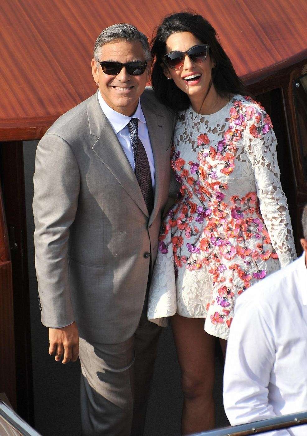 I due piccioncini vip sorridono ai paparazzi