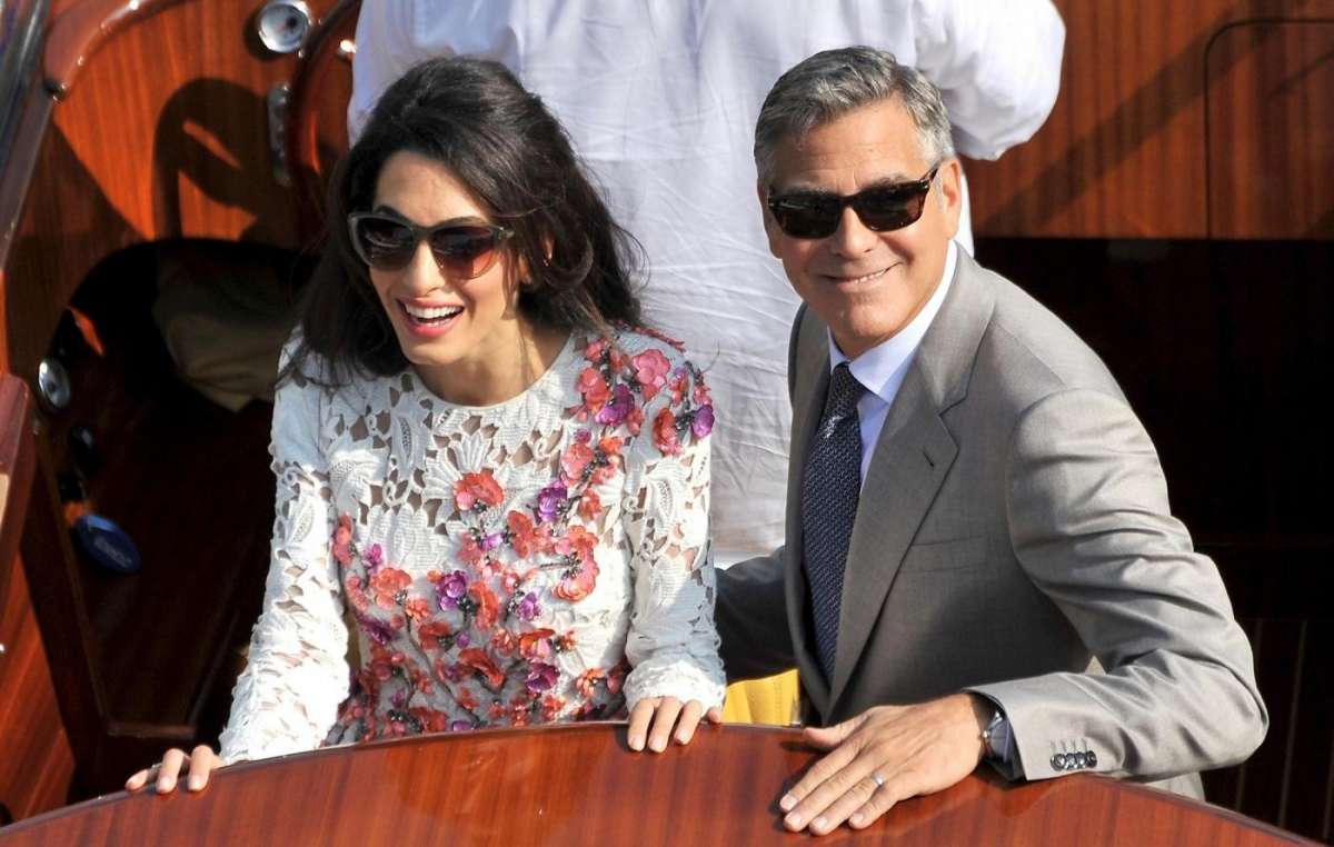 Il divo di Hollywood e Amal Alamuddin con le fedi al dito