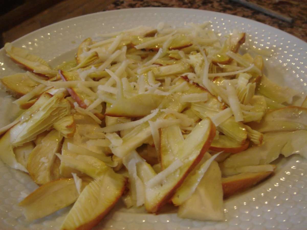 Insalata di ovuli con parmigiano