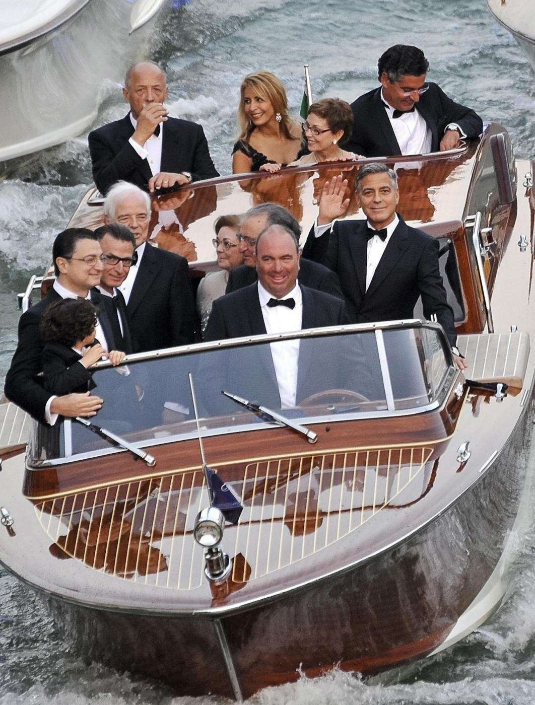 Lo sposo con gli invitati vip