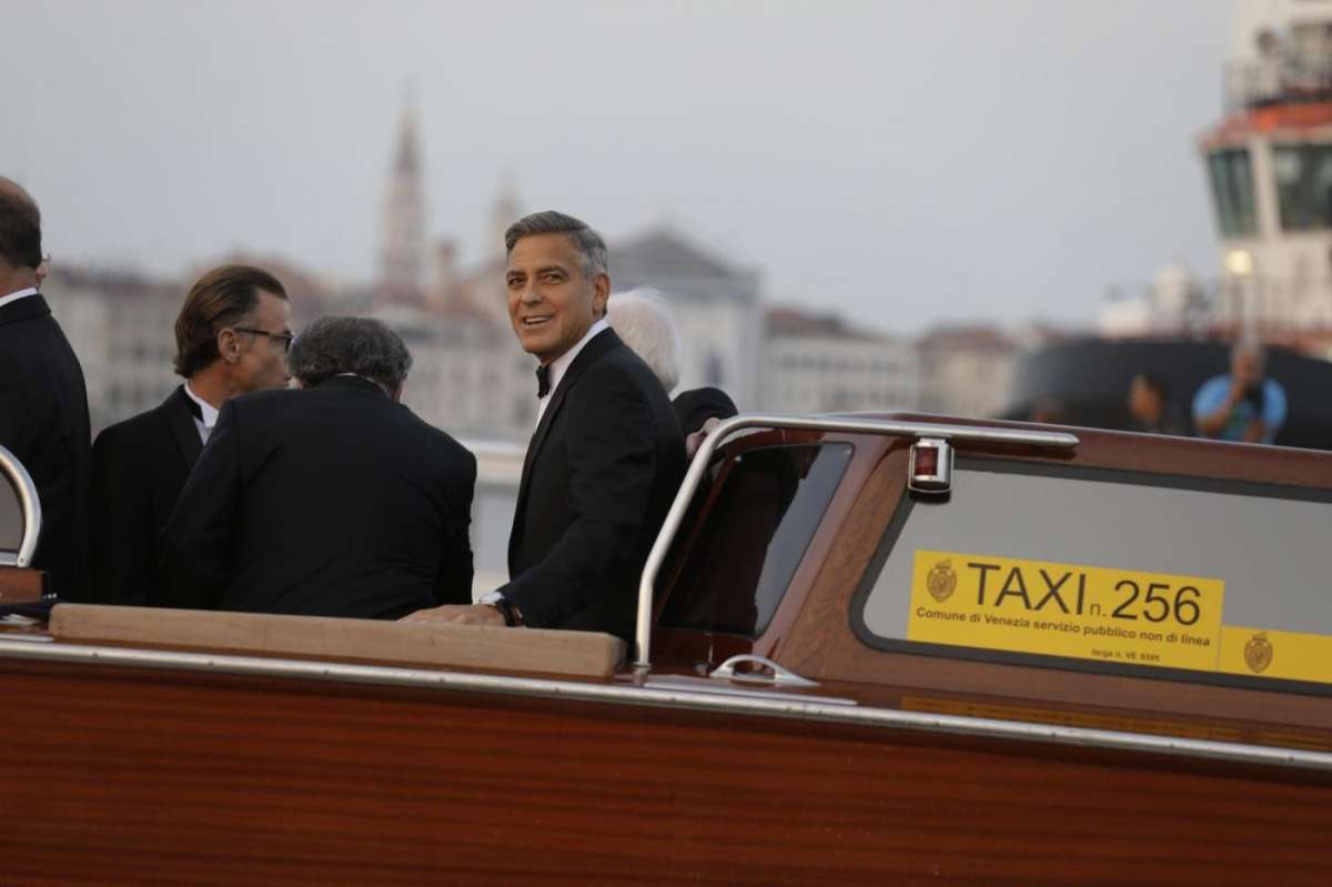 Lo sposo vip a bordo di un motoscafo