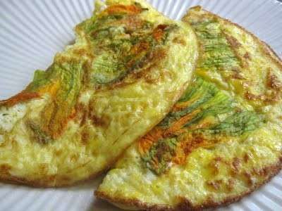 Omelette con fiori di zucca