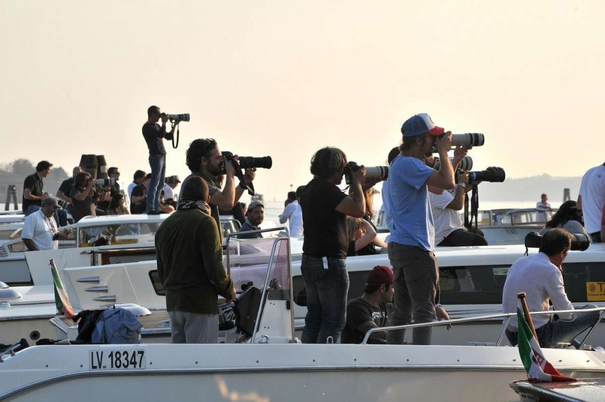 Paparazzi in delirio per George e Amal