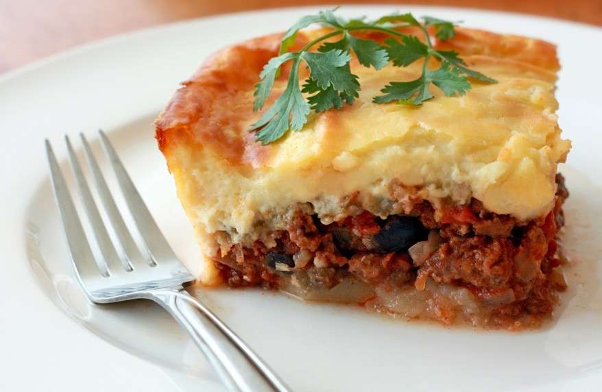 Piatto con Moussaka greca