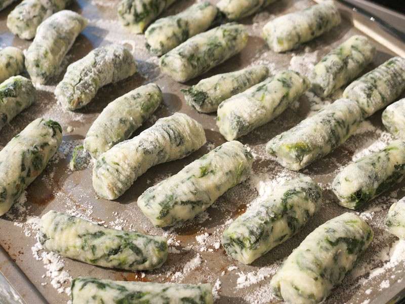 Preparazione gnocchi di spinaci