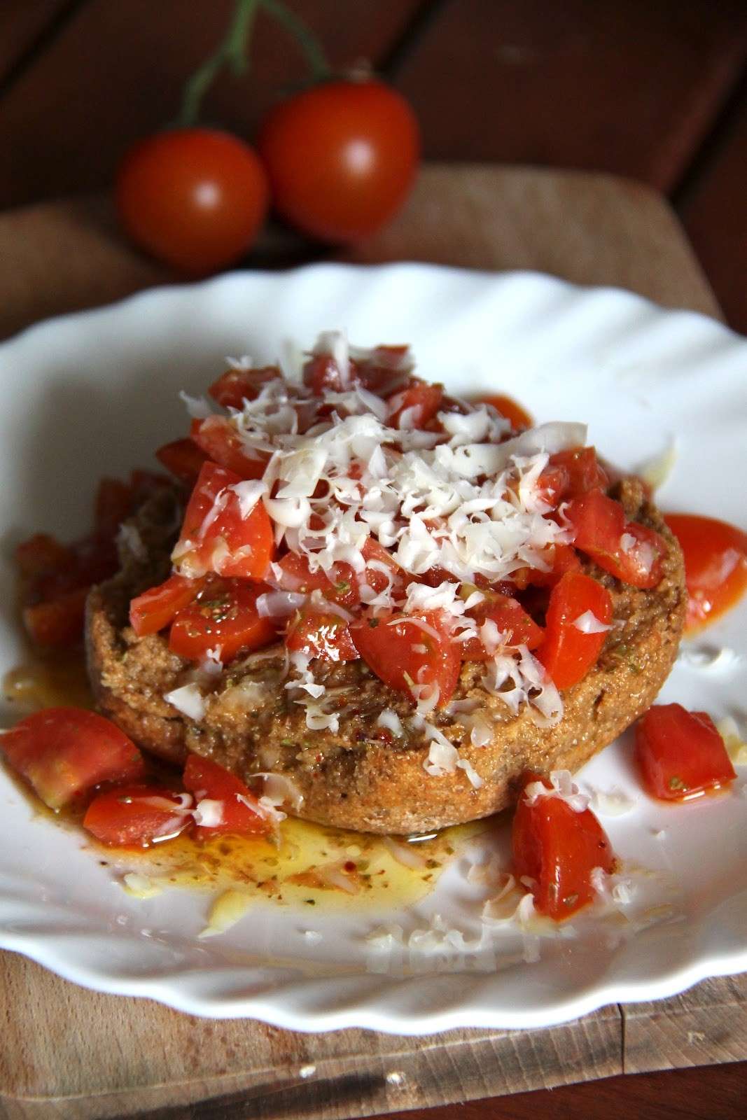 Scaglie di grana e pomodoro