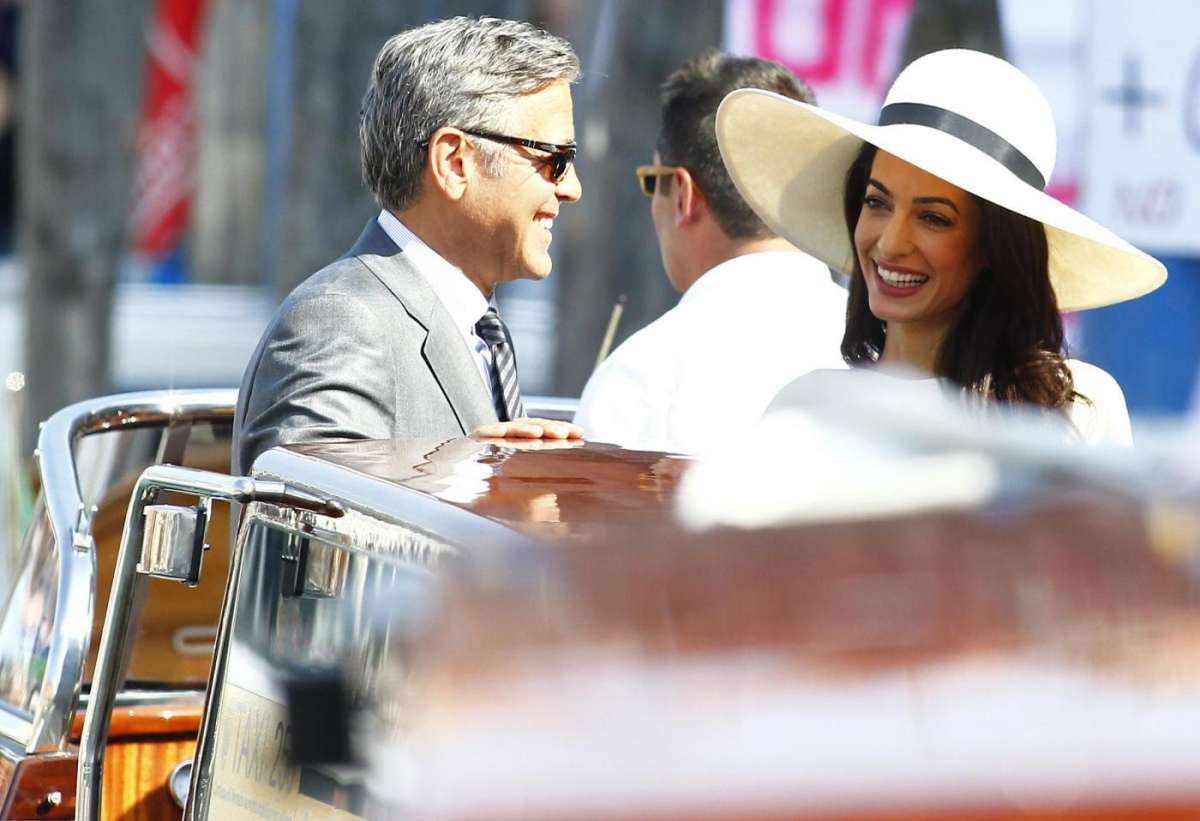Sguardi complici e sorrisi per i due innamorati vip