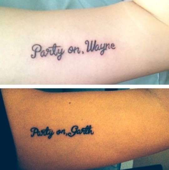 Tatuaggio per sorelle con scritta