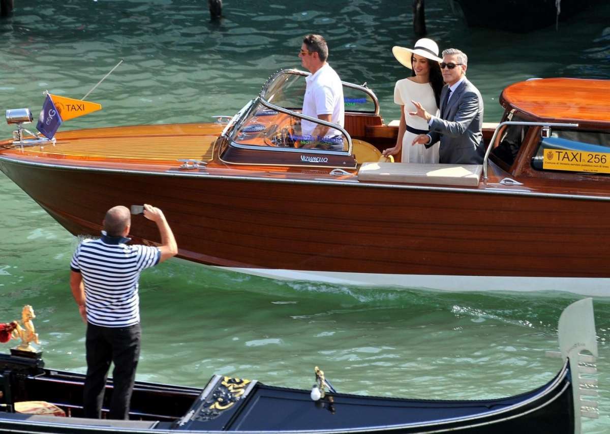Taxi 256 per George e Amal