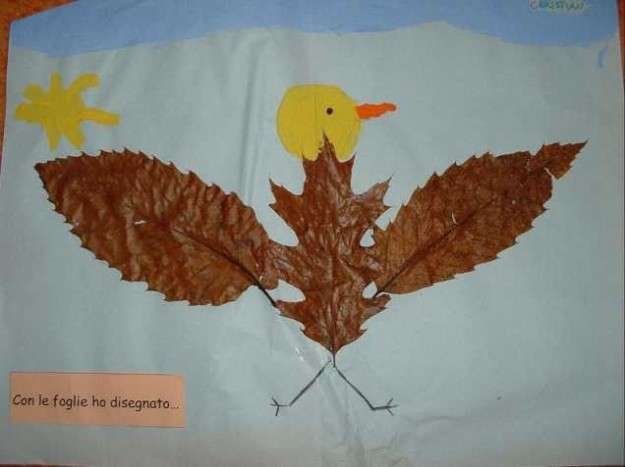 Uccellino con foglie
