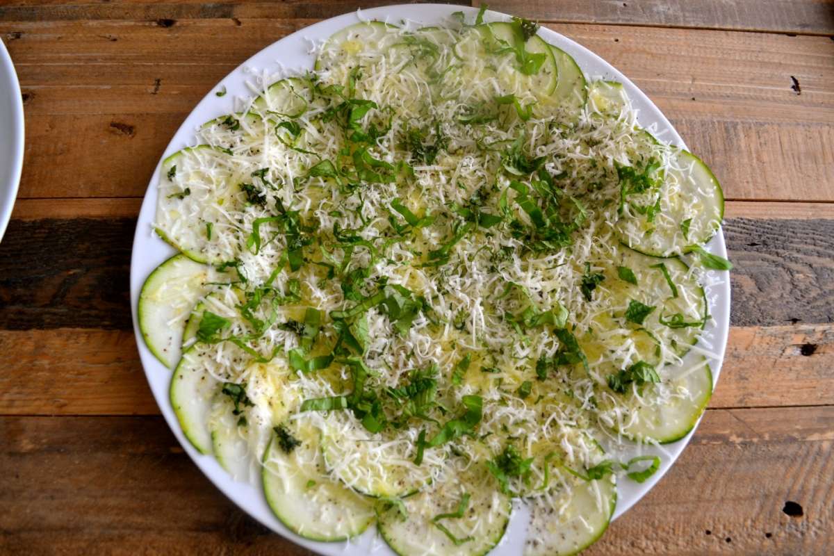 Variante carpaccio con zucchine e parmigiano