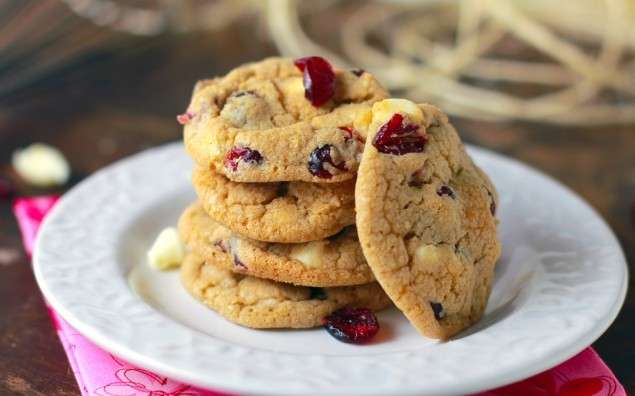 Biscotti con frutta secca e gocce di cioccolato