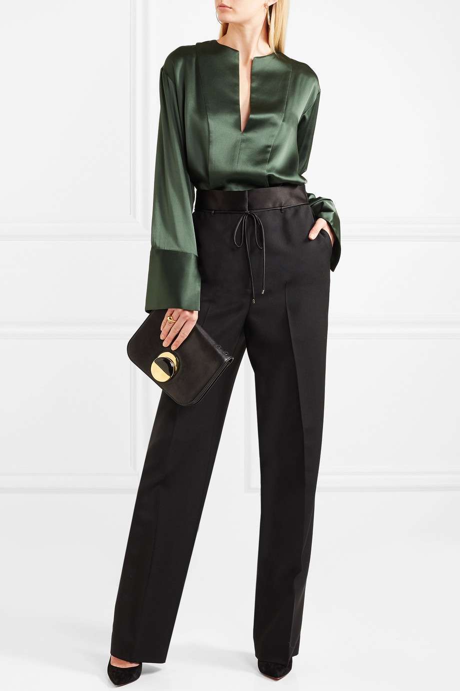 Camicia di seta e pantaloni a vita alta