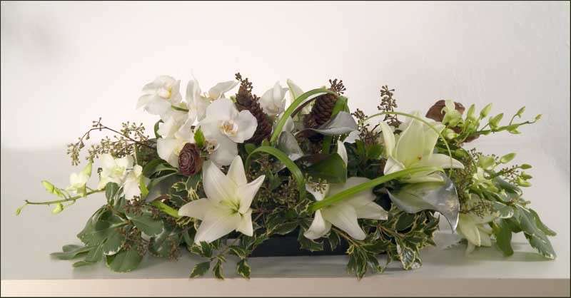 Centrotavola con fiori bianchi