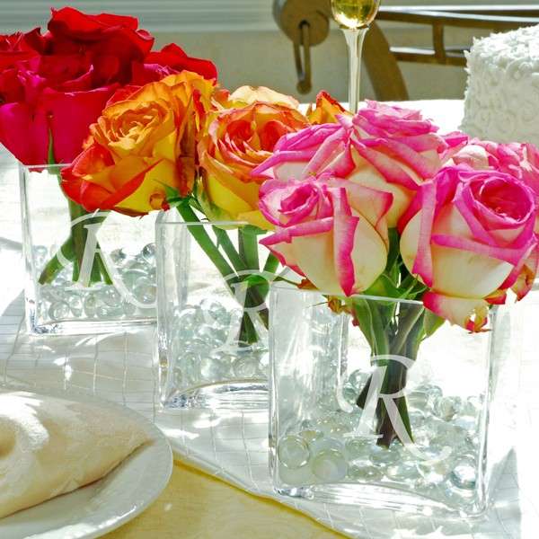 Centrotavola con rose colorate