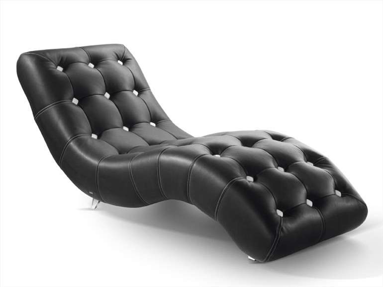 Chaise longue di pelle imbottita